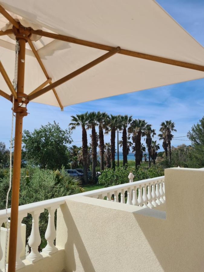 Hotel De La Mer Йер Экстерьер фото