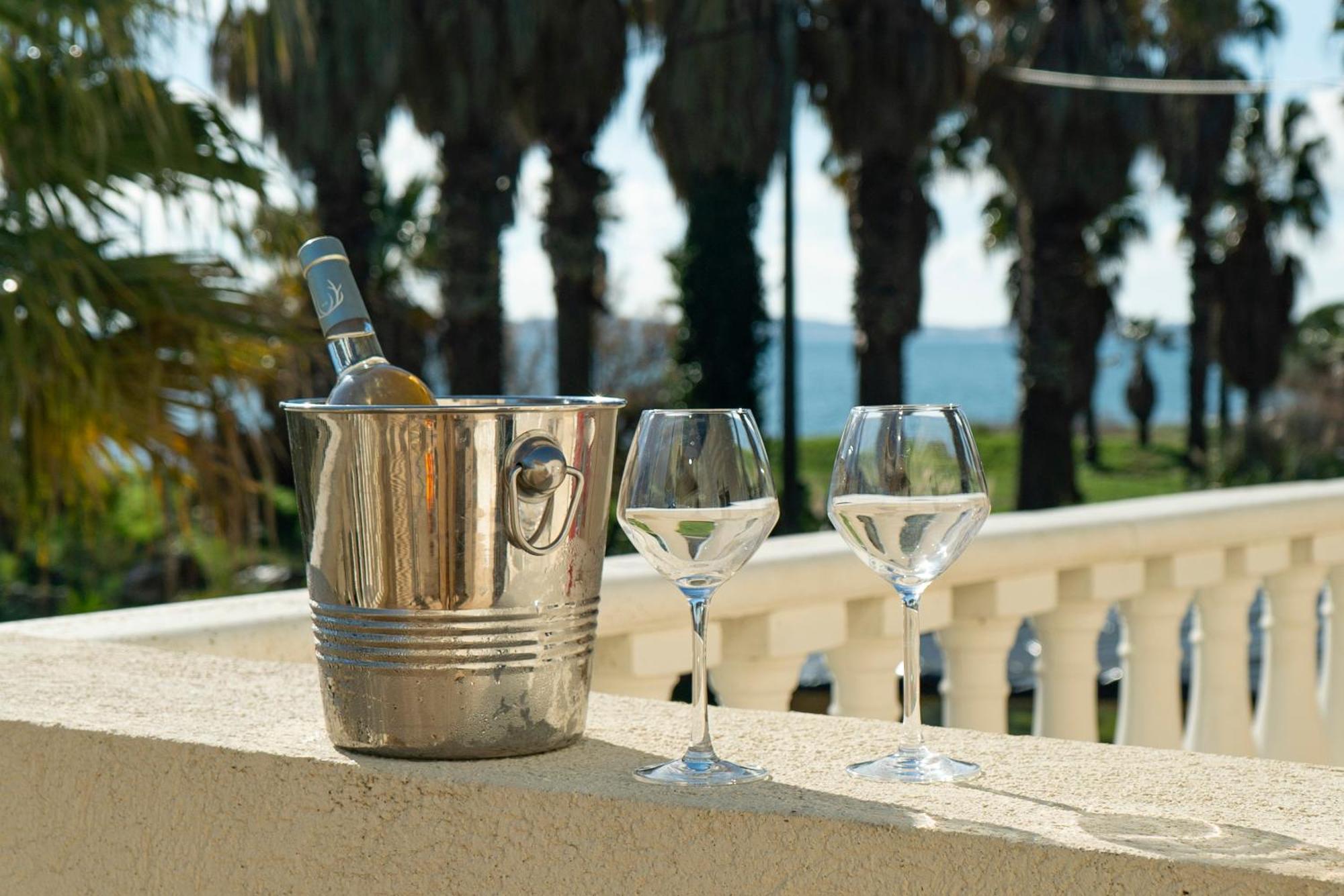 Hotel De La Mer Йер Экстерьер фото
