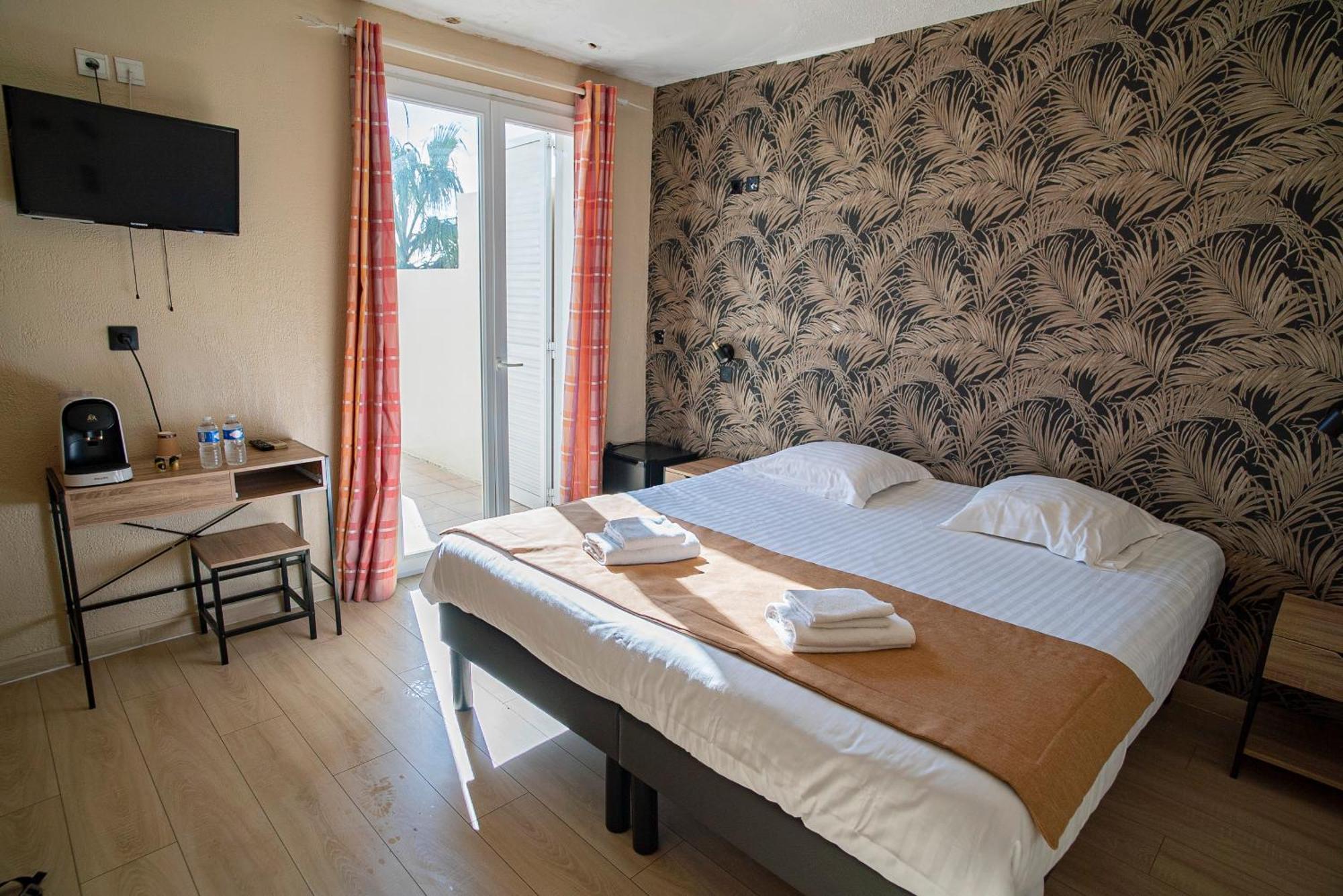 Hotel De La Mer Йер Экстерьер фото